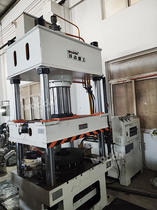 200噸三梁四柱液壓機