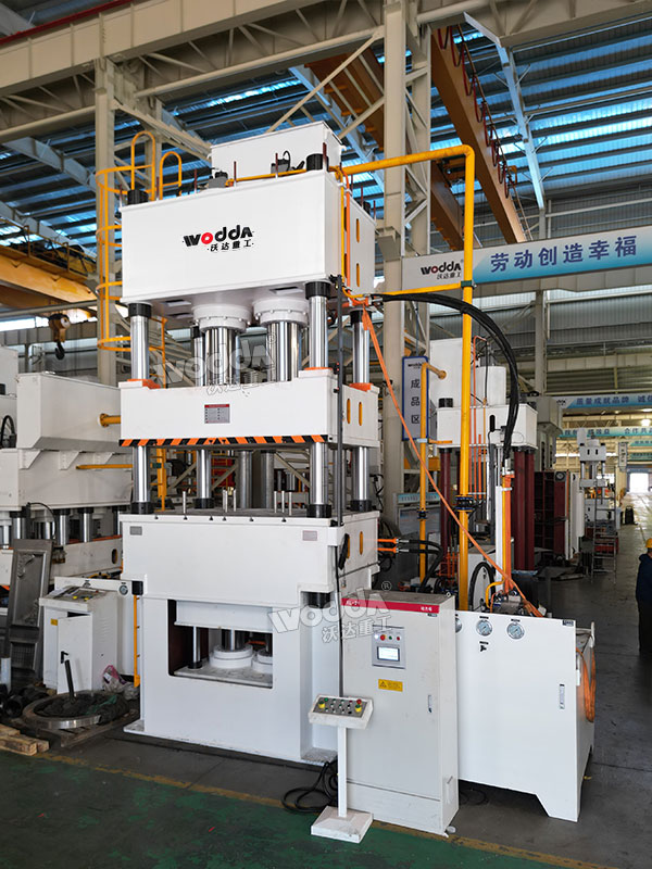 630噸三梁四柱液壓機 630噸三梁四柱液壓機