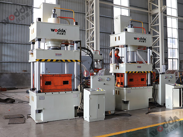 200噸拉伸液壓機(jī) 200噸拉伸液壓機(jī)