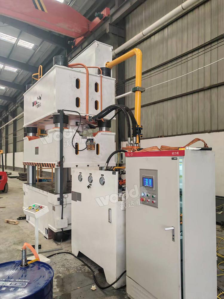 1000噸三梁四柱液壓機 1000噸三梁四柱液壓機